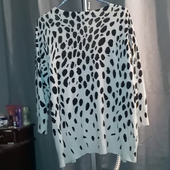 Sweater - Picture 4 of 5